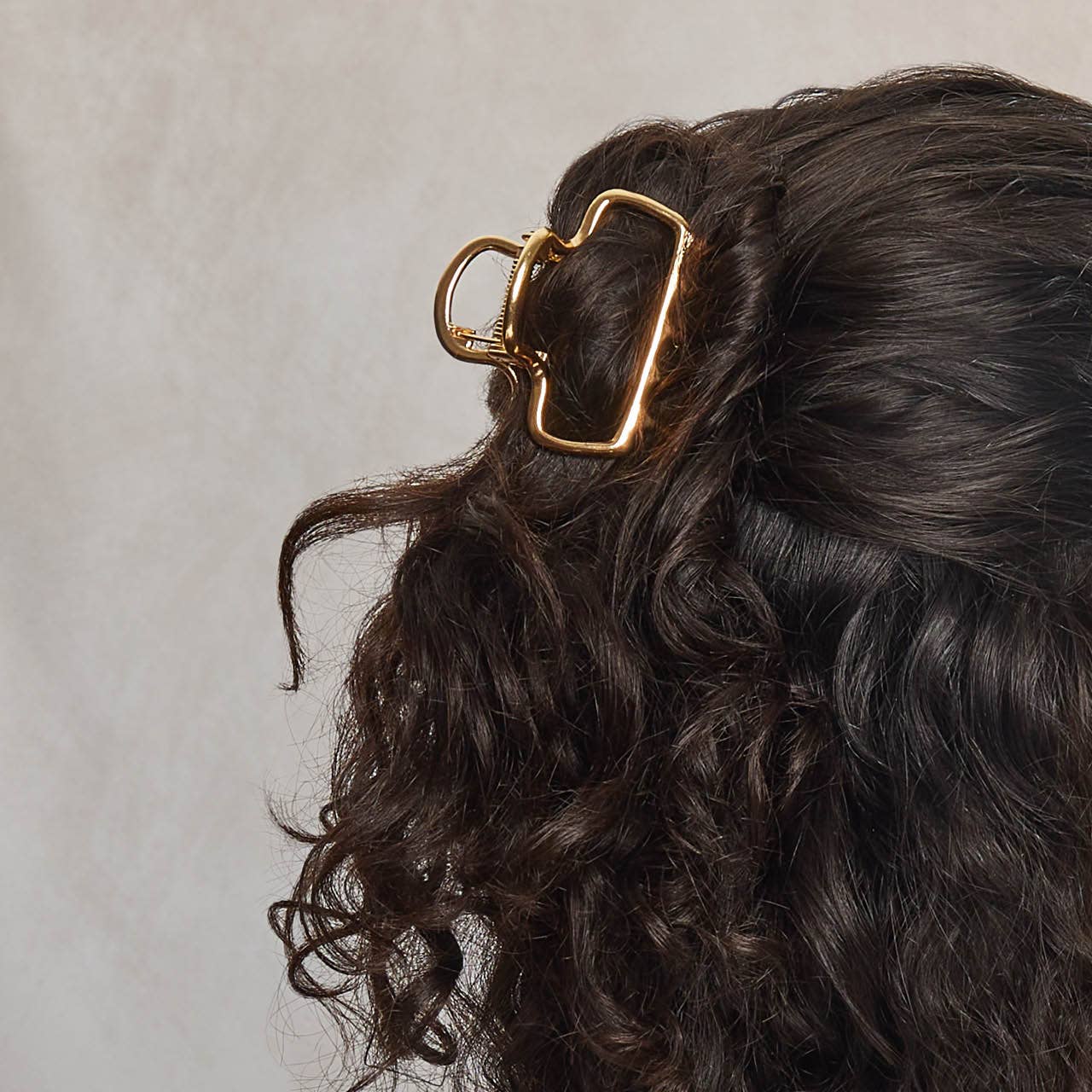 KITSCH: Metal Medium Open Shape Puffy Claw Clip - Gold