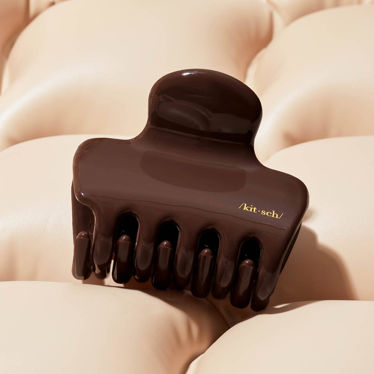 KITSCH: Recycled Plastic Puffy Cloud Clip 1pc - Chocolate