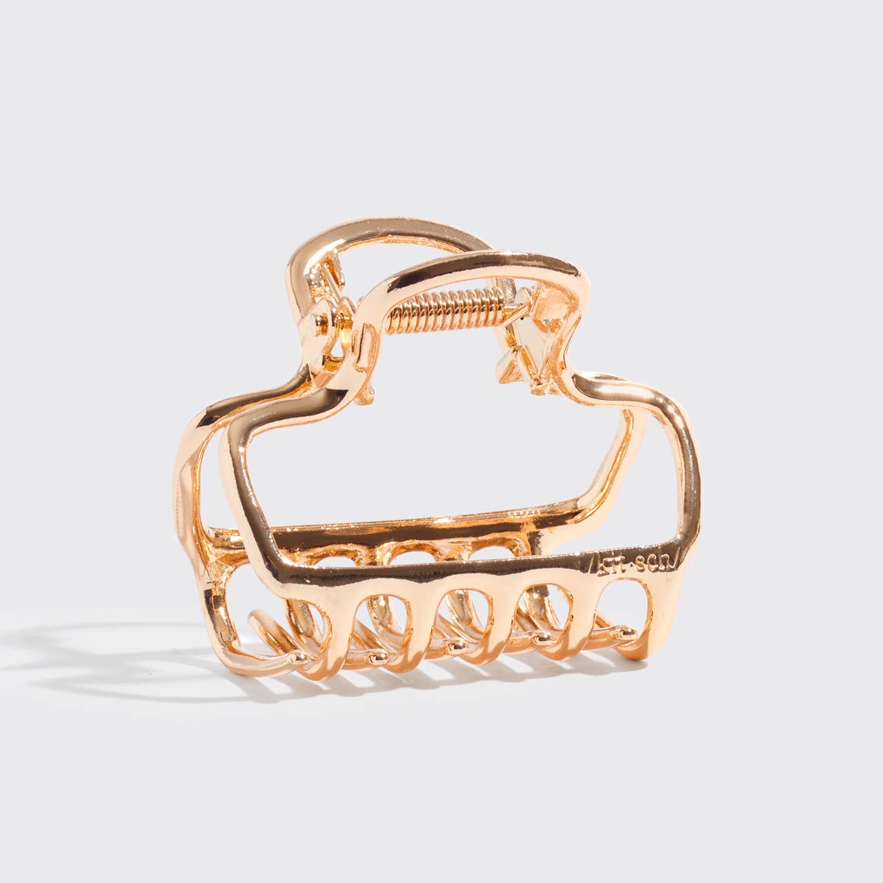 KITSCH: Metal Medium Open Shape Puffy Claw Clip - Gold