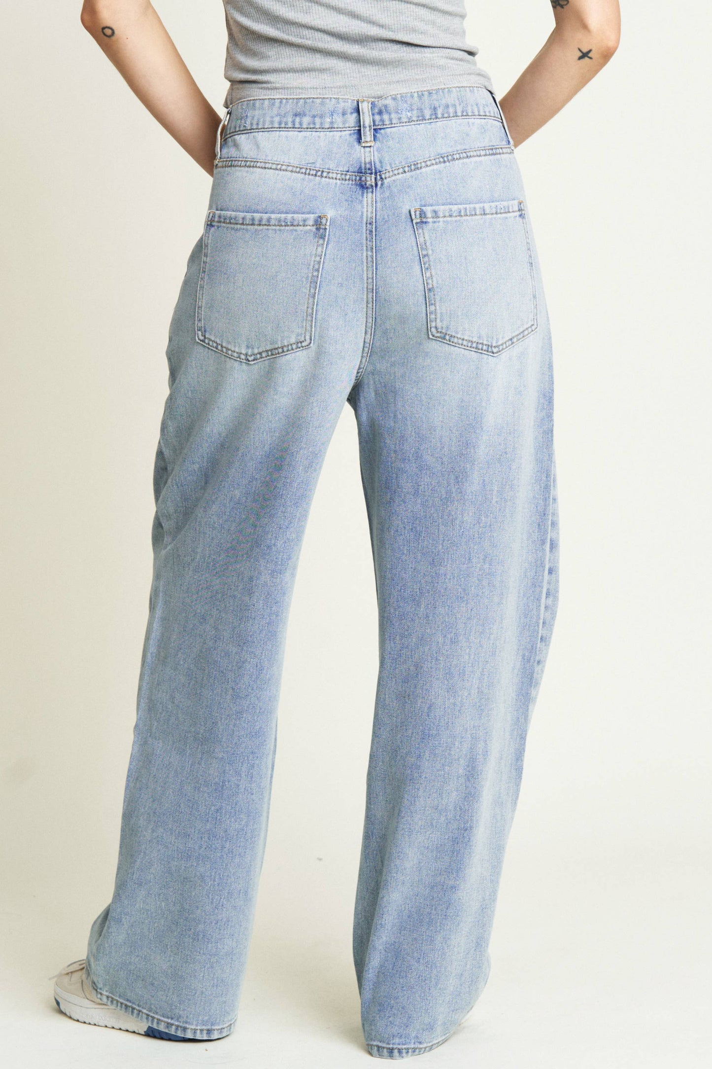 Oliver Logan: Thompson Low Slung Wide Leg Trouser Light Indigo Worn