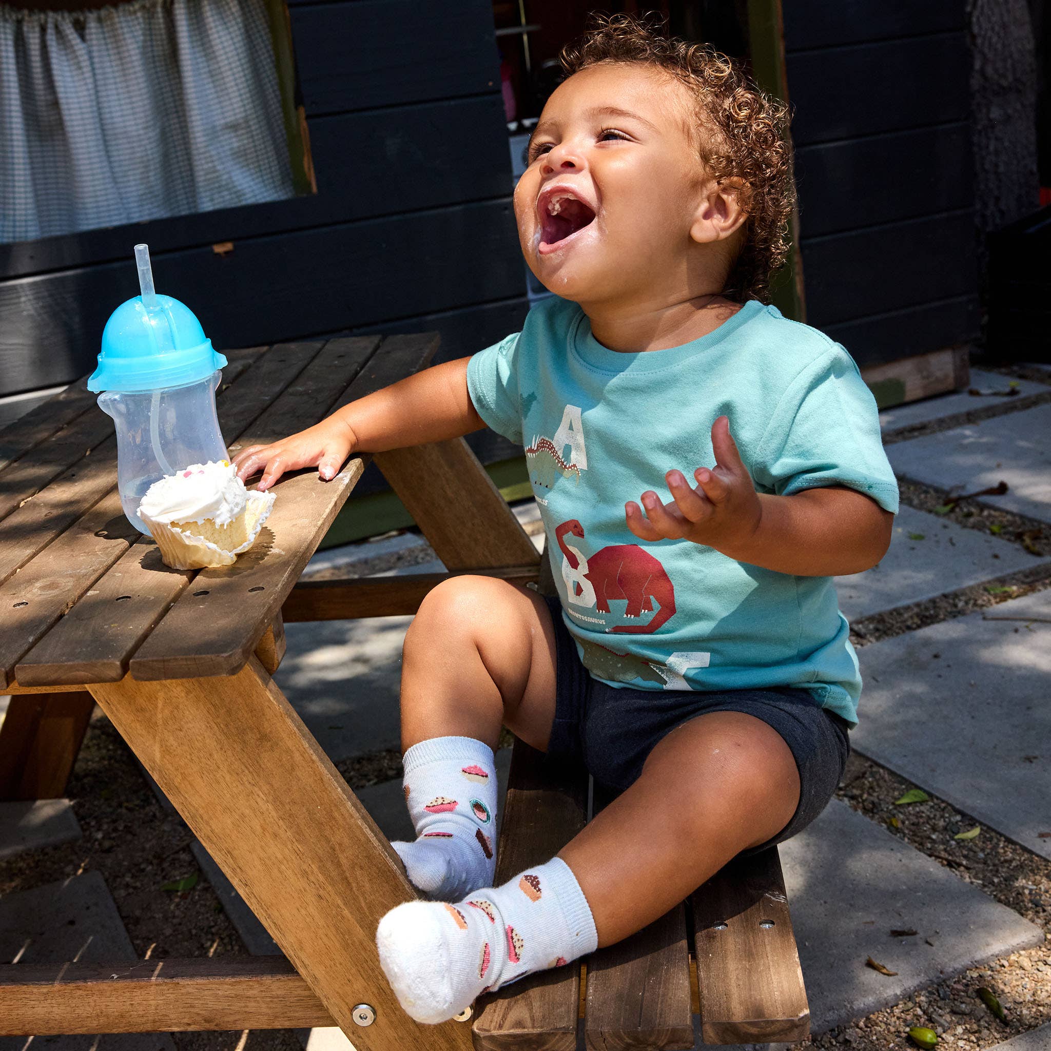 Conscious Step: Kids Socks that Provide Meals (Blue Cupcakes)