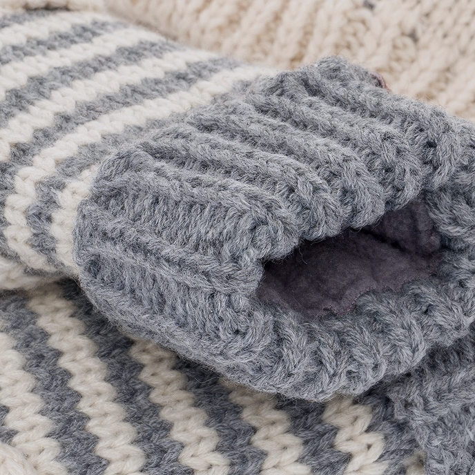 Peppercorn Kids: Knit Cat Mittens - Gray