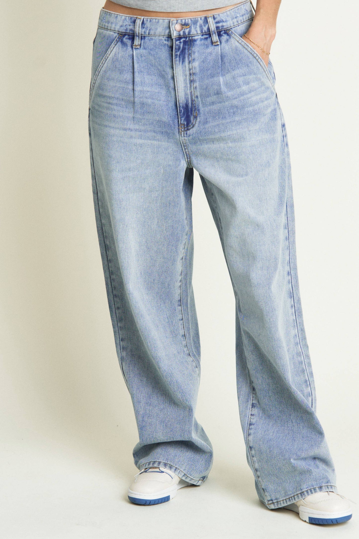 Oliver Logan: Thompson Low Slung Wide Leg Trouser Light Indigo Worn