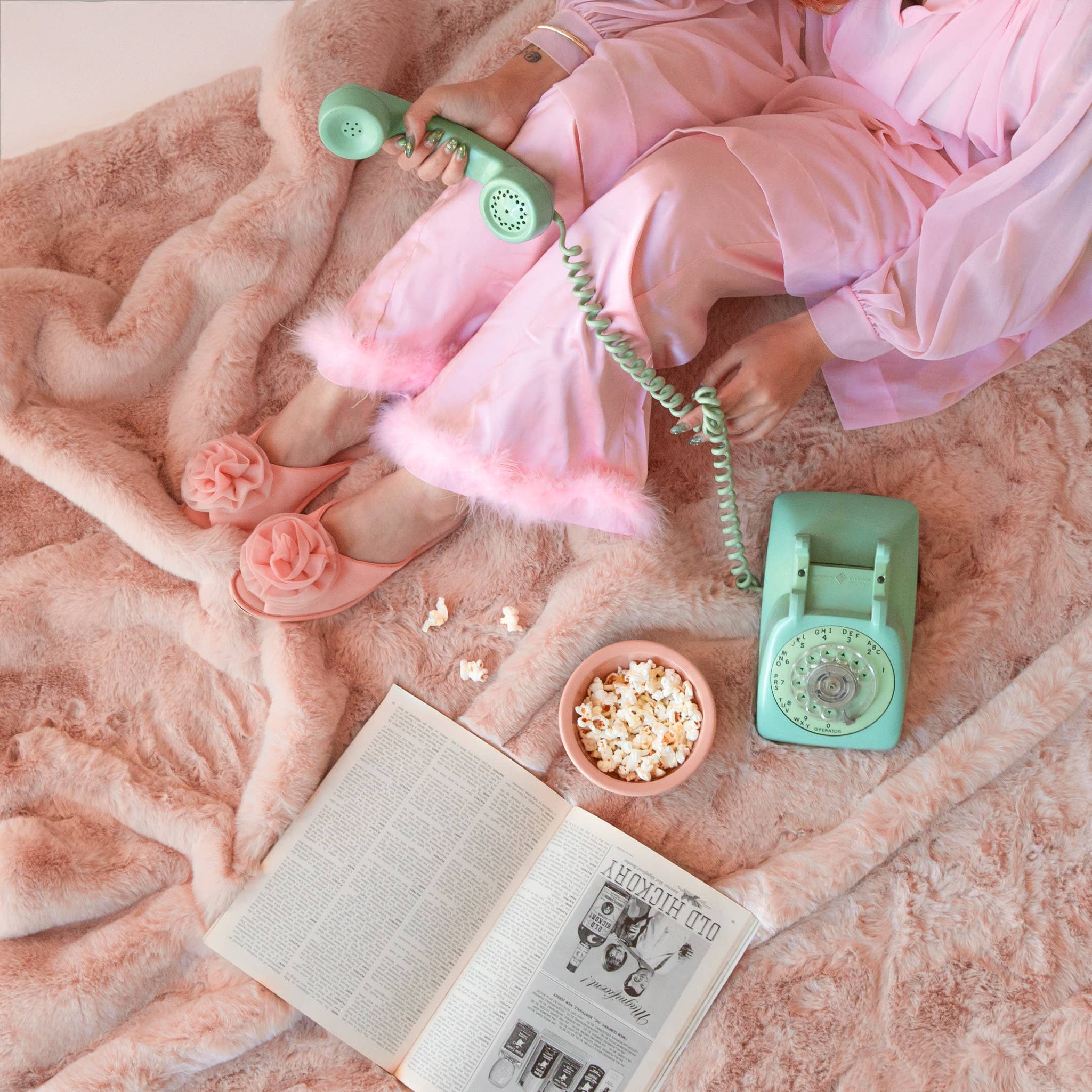 Sunshine Studios: Bestie Blanket Faux Fur - Blush