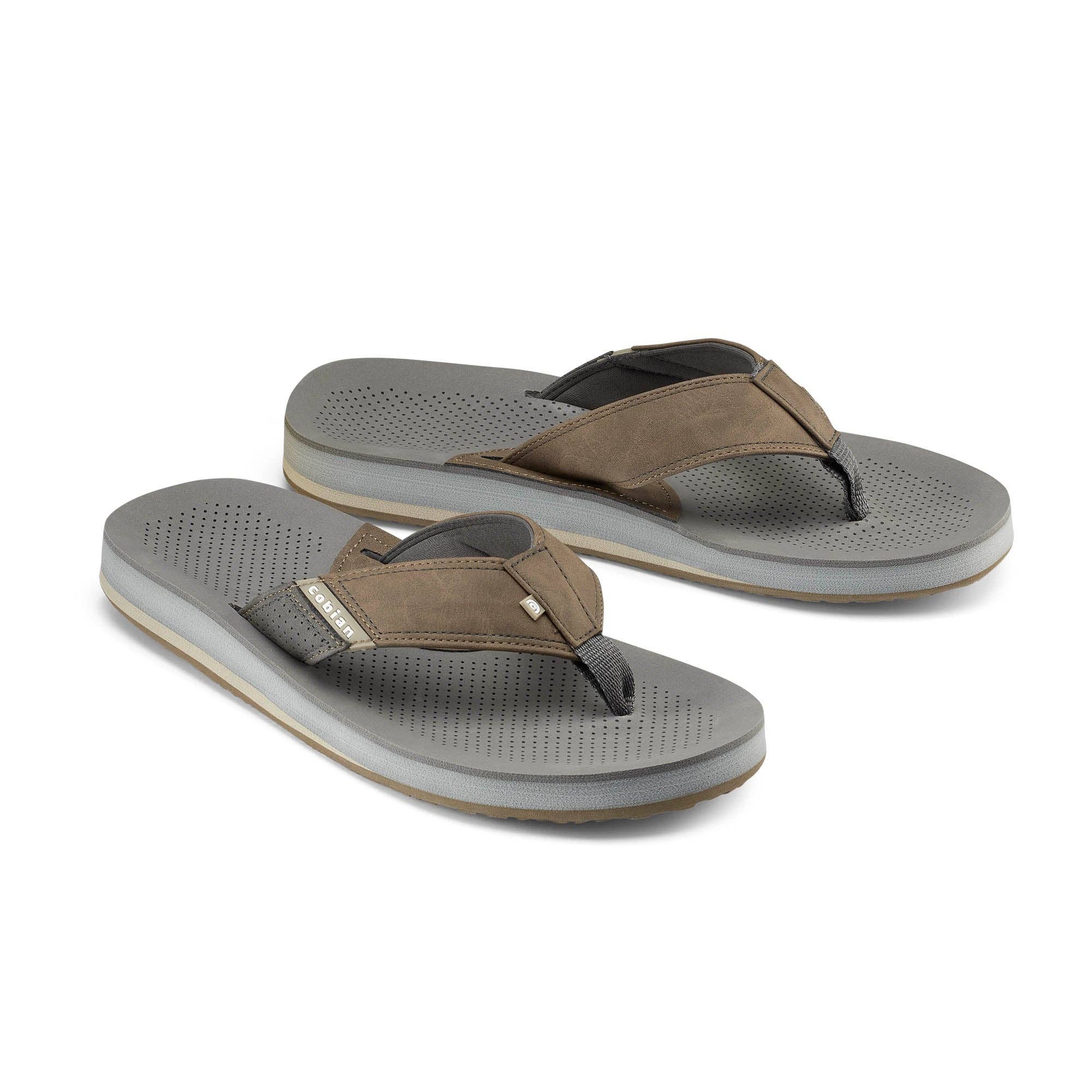 Cobian: Men's ARV 2 Flip Flop Sandal with Arch Support - Chocolate