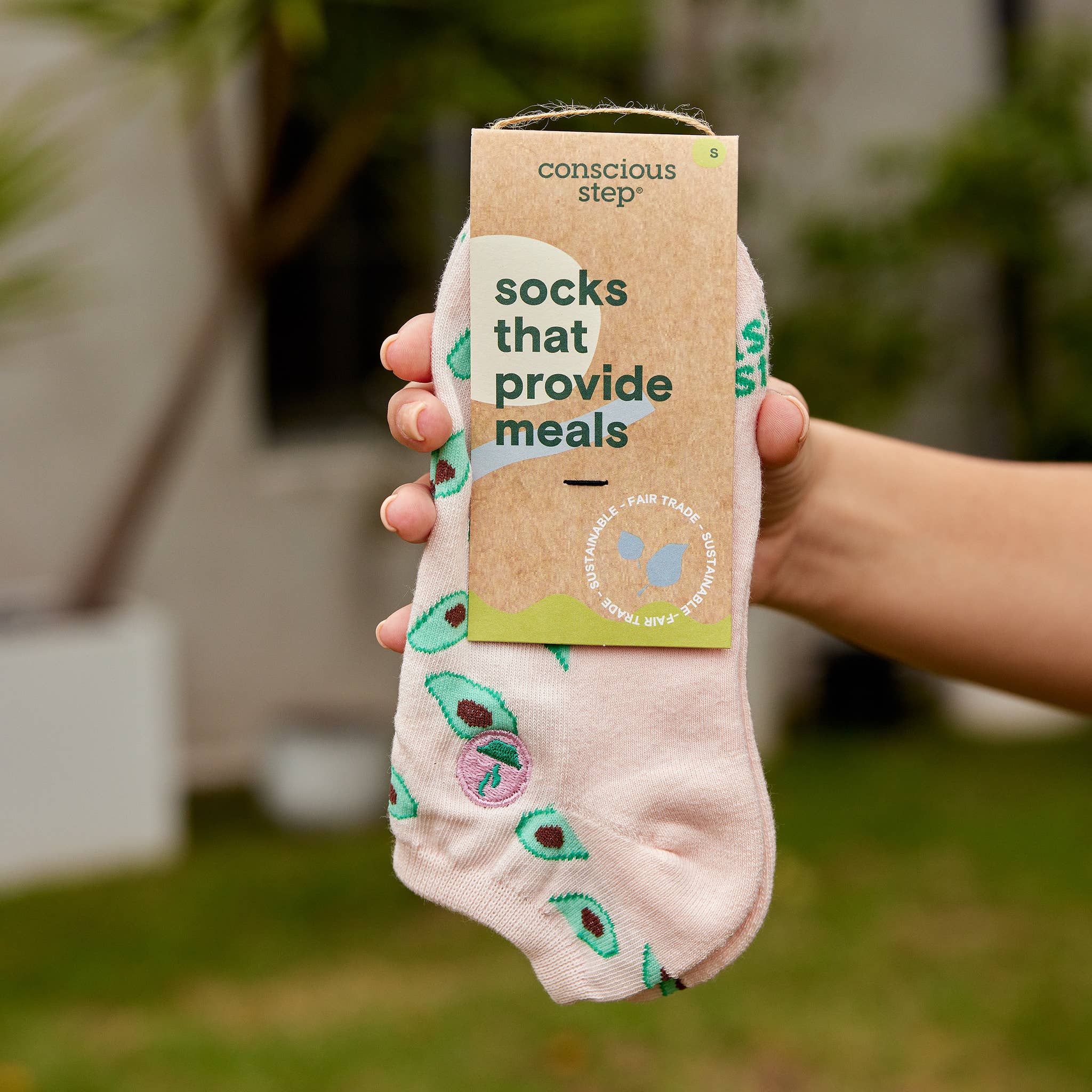 Conscious Step: Ankle Socks that Provide Meals (Pink Avocados)
